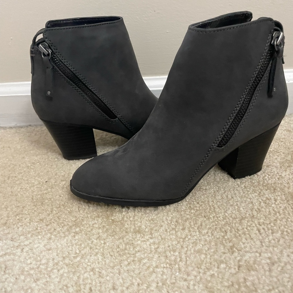 Express zip up booties